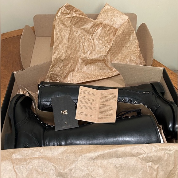 Frye Veronica Combat Tall Lace Up boots, Black, Size 9. BRAND NEW, IN BOX. - Picture 3 of 12